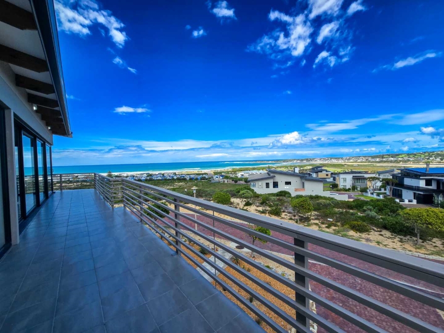 5 Bedroom Property for Sale in Stilbaai Oos Western Cape